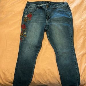 Floral embroidered D Jeans size 16P